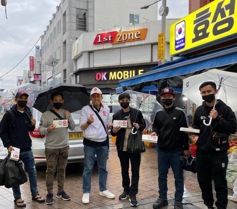 PKS Berbagi Takjil Di Korea! PMI: Di Korea ada PKS juga toh.